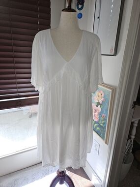Elegant White V-Neck Ruffle Dress